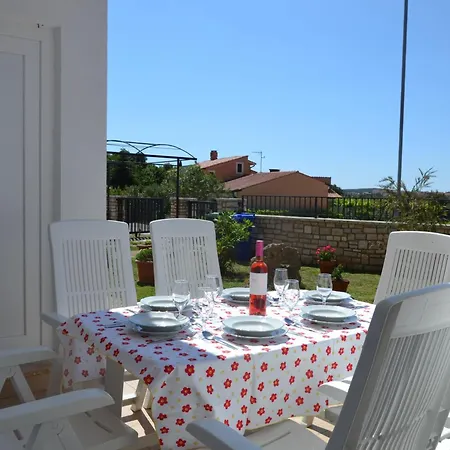 Apartament Helle In Mit Garten- Grill Und Terrasse By Interhome Vinkuran