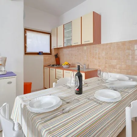 Helle In Mit Garten- Grill Und Terrasse By Interhome Apartament Vinkuran