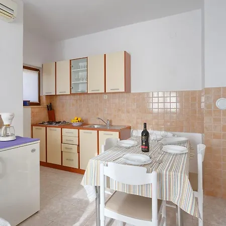 Apartament Helle In Mit Garten- Grill Und Terrasse By Interhome Vinkuran
