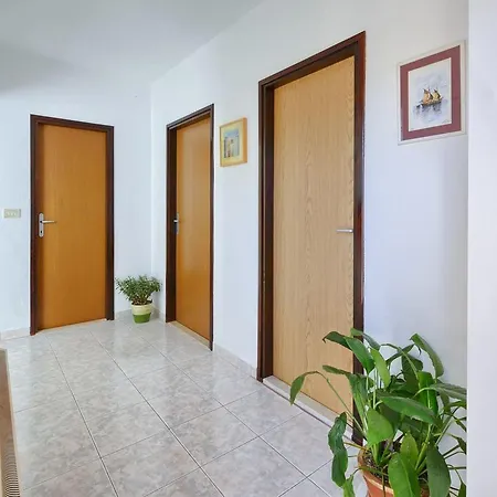 Helle In Mit Garten- Grill Und Terrasse By Interhome Apartament Vinkuran