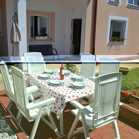 Appartamento Helle In Mit Garten- Grill Und Terrasse By Interhome